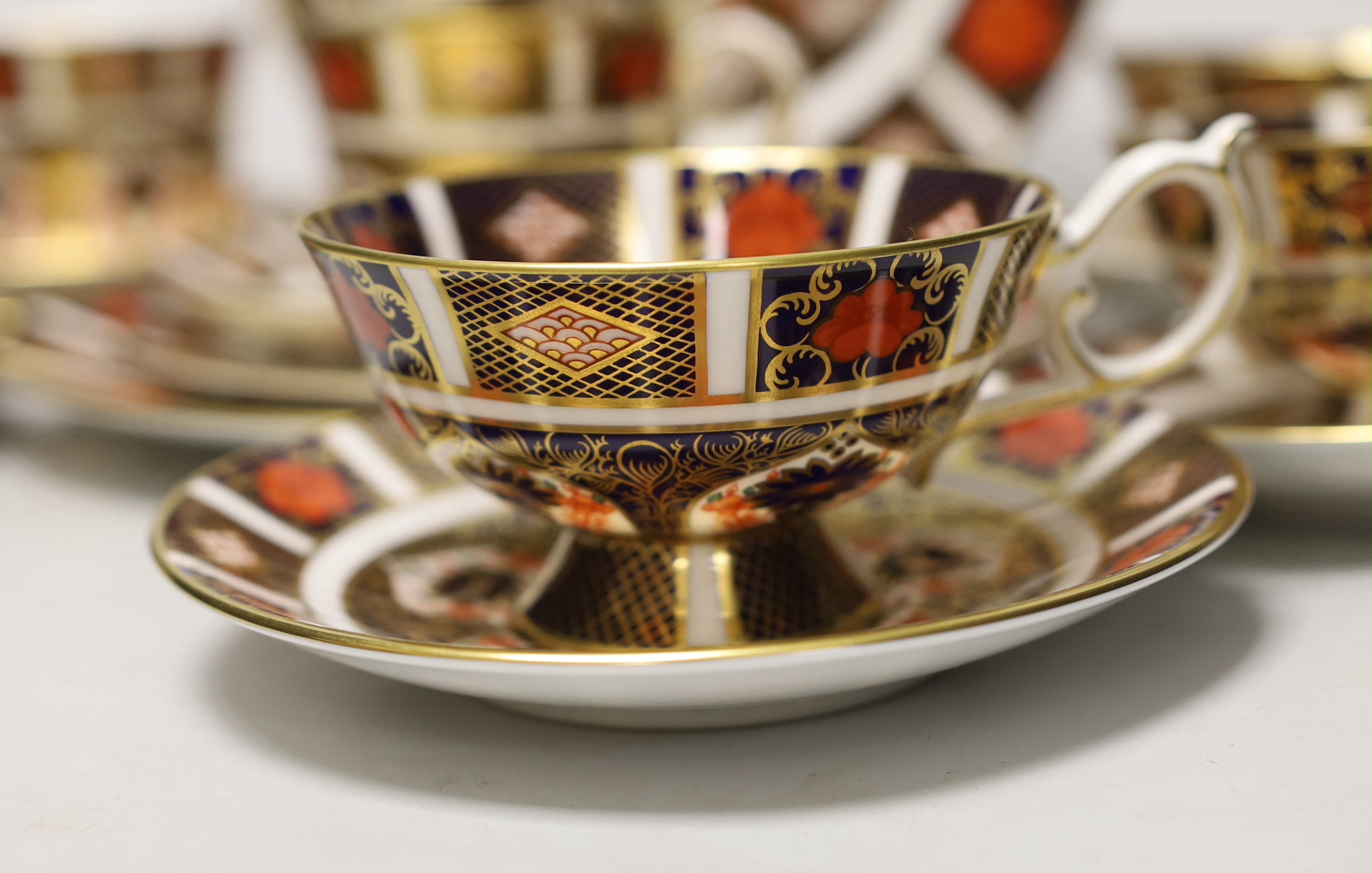 A quantity of Royal Crown Derby cups and saucers, pattern 1128